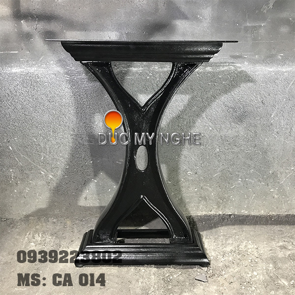 Bàn ăn cổ điển gang đúc chứ X CA 014